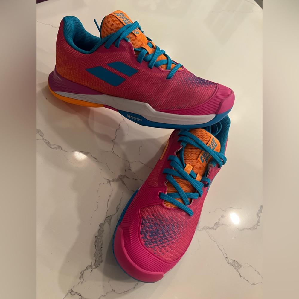 BRAND NEW Babolat Juniors Jet Mach 3 All Court Tennis Shoes size 5 youth PINK